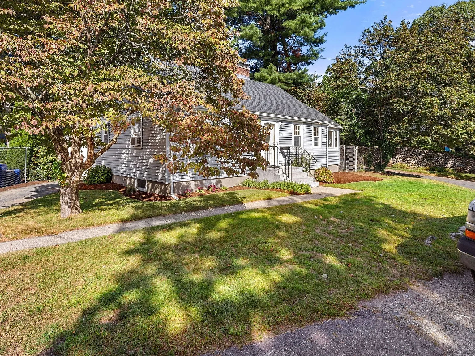 2 bed, 1.0 bath, 1600 sqft, $3,700 — Photo 3
