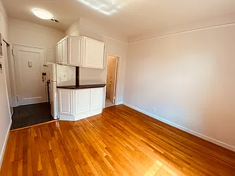 Rented by Metropolis Real Estate of Manhattan