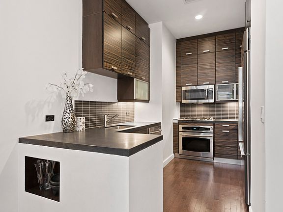 5th image of 101 W 24th St APT 4E