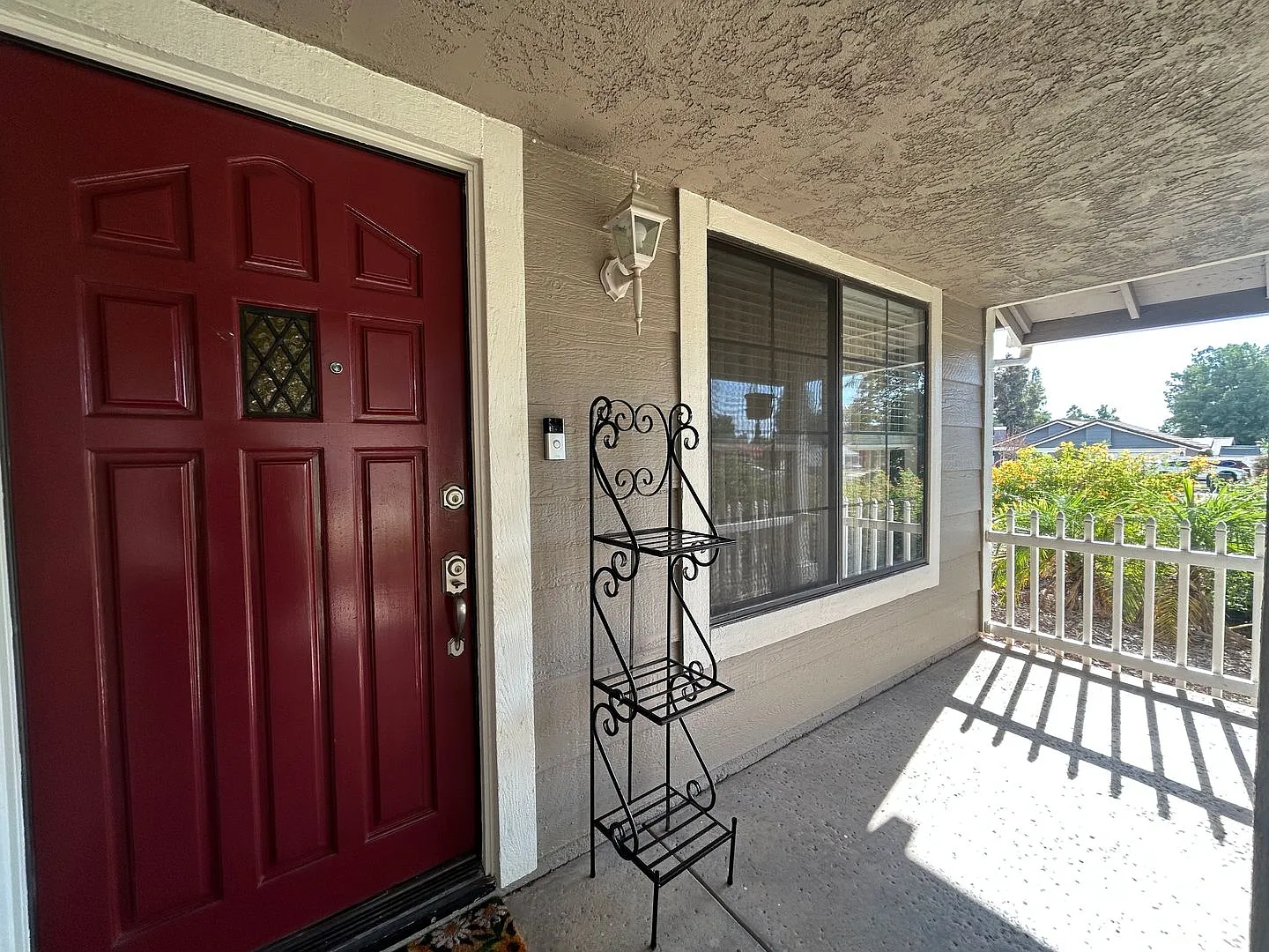 1606 Maple Ave. Beautiful 3 Bedroom 2 Bath Home in Redlands! — Photo 3