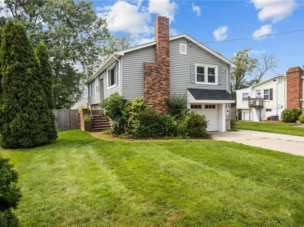 57 Allston Ave, Middletown, RI 02842