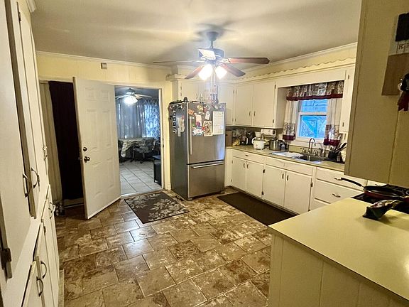 5th image of 210 Orange St