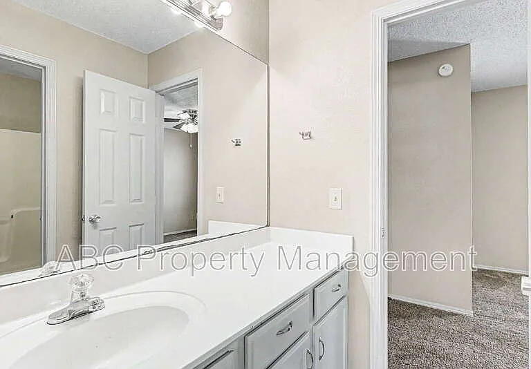 3033 W Mica St — Photo 17