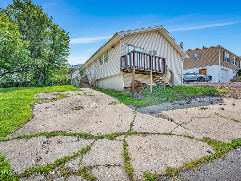 1213 Lori Ln — Photo 9