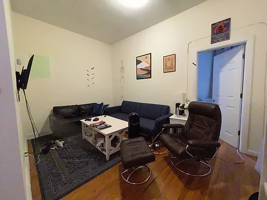 Rented by Bond New York | media 16