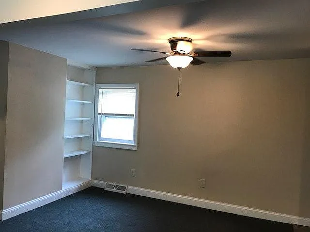 328 E Broadway — Photo 8