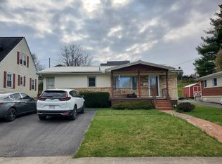 207 Summerlee Ave, Oak Hill, WV 25901