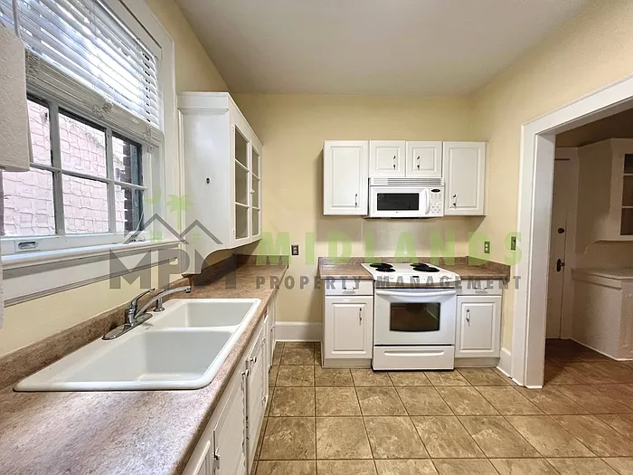 2501 Blossom St — Photo 43