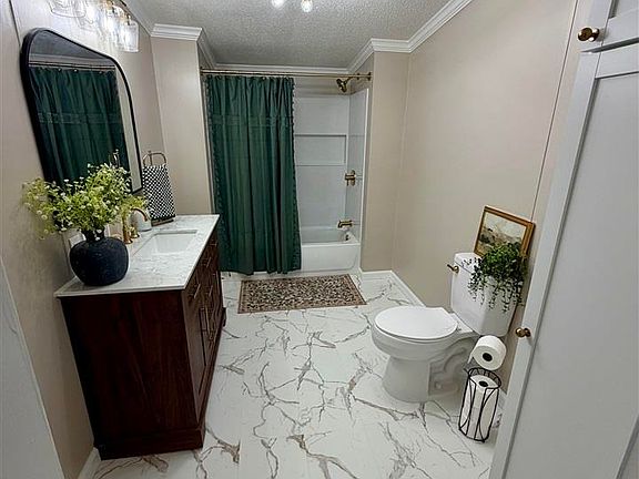 5th image of 190 Oak Cir
