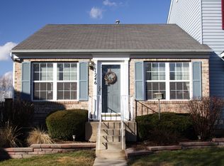 1246 Alexandria Ct, Geneva, IL 60134