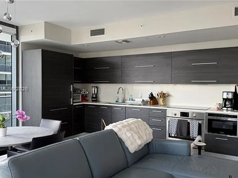 45 SW 9th St #1106 — Photo 42