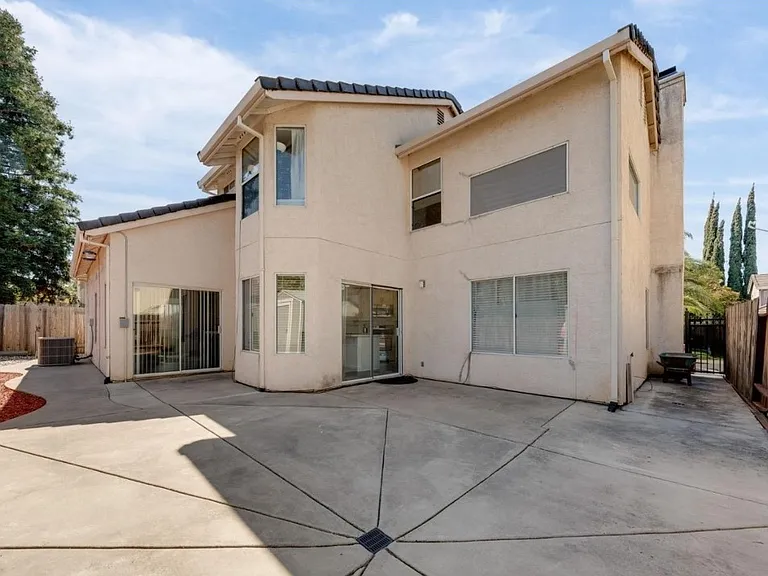8409 Thornbury Dr — Photo 17