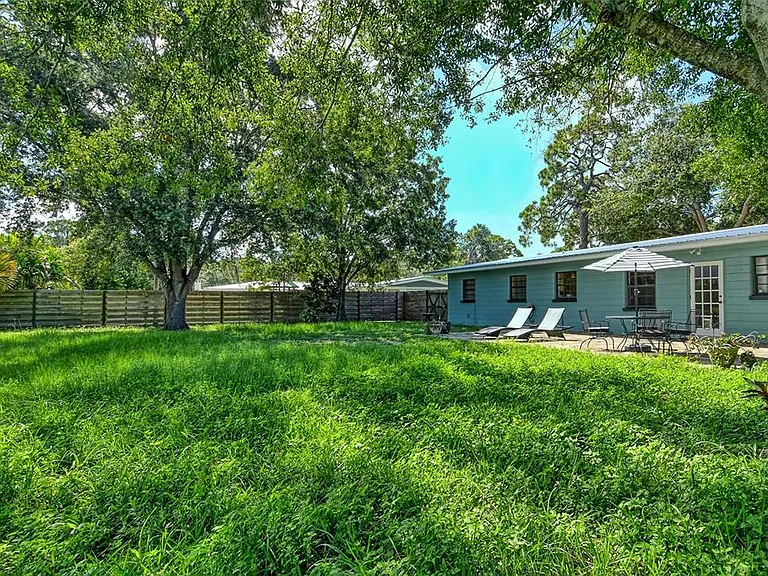 2309 Lynn St — Photo 31