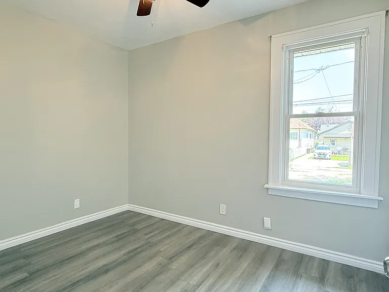 1658 Marentette Ave #1660 — Photo 6