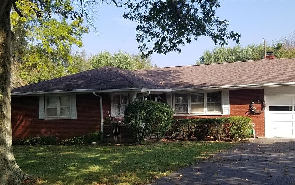 1st image of 804 E Tulip Ln