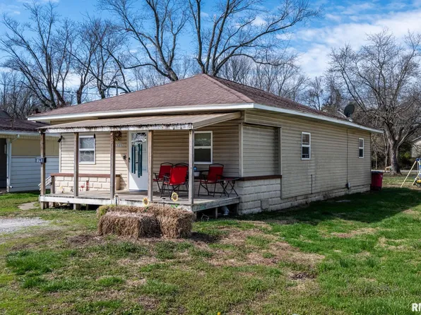 525 S Halliday Ave, Du Quoin, IL 62832