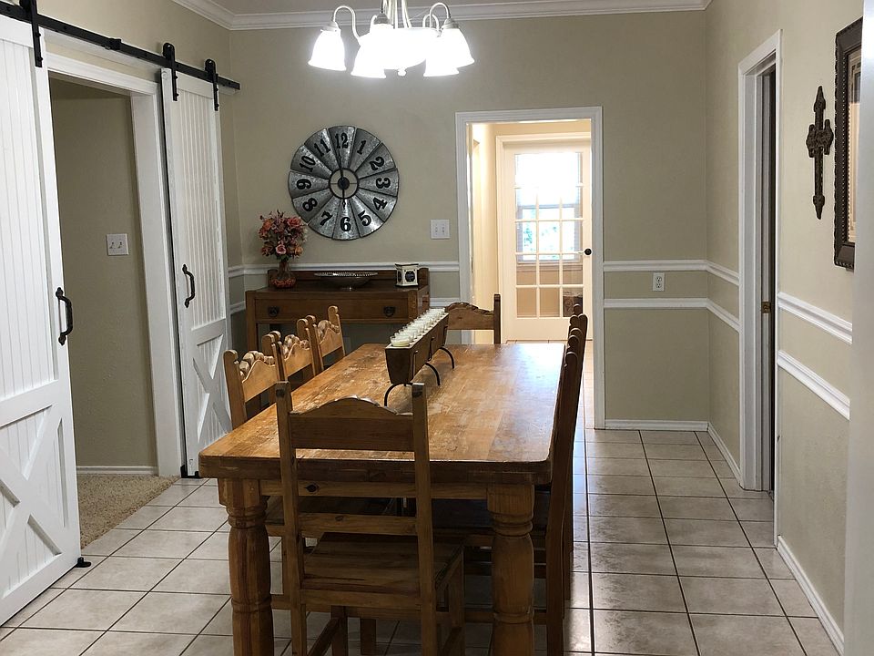 Dining room w/barn doors
