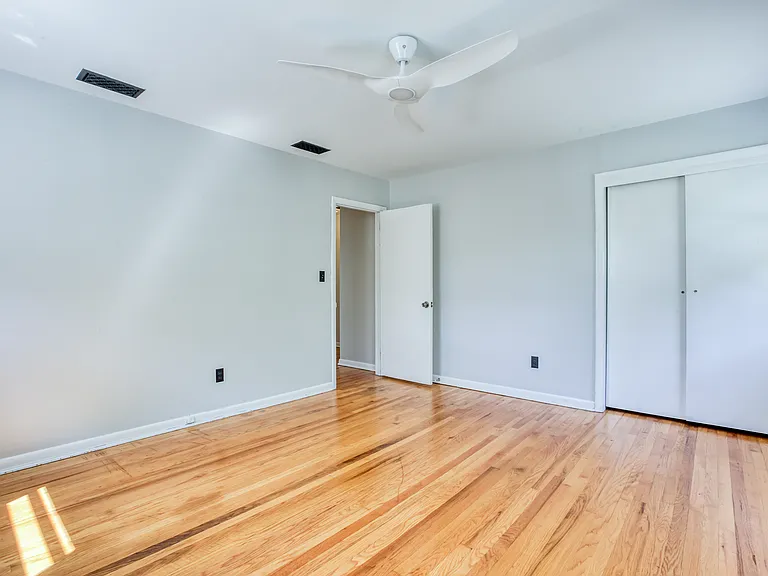26-28 Columbus Dr — Photo 10