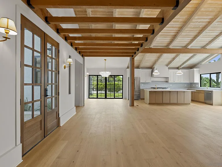 683 Marine View Ave — Photo 6