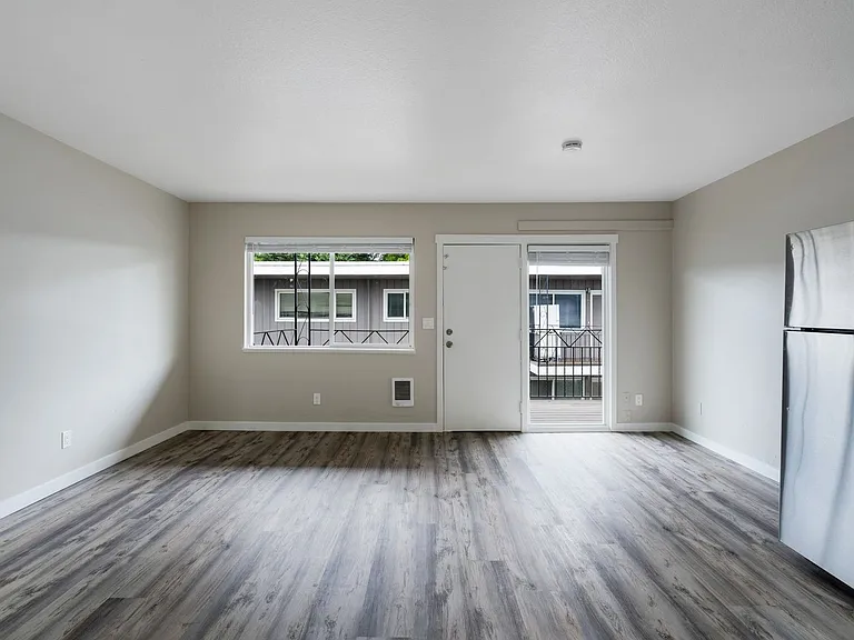Eastside Village Apartments — Photo 38