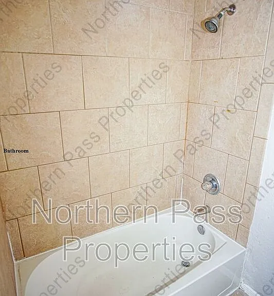 528 Green Village Ct #B — Photo 16