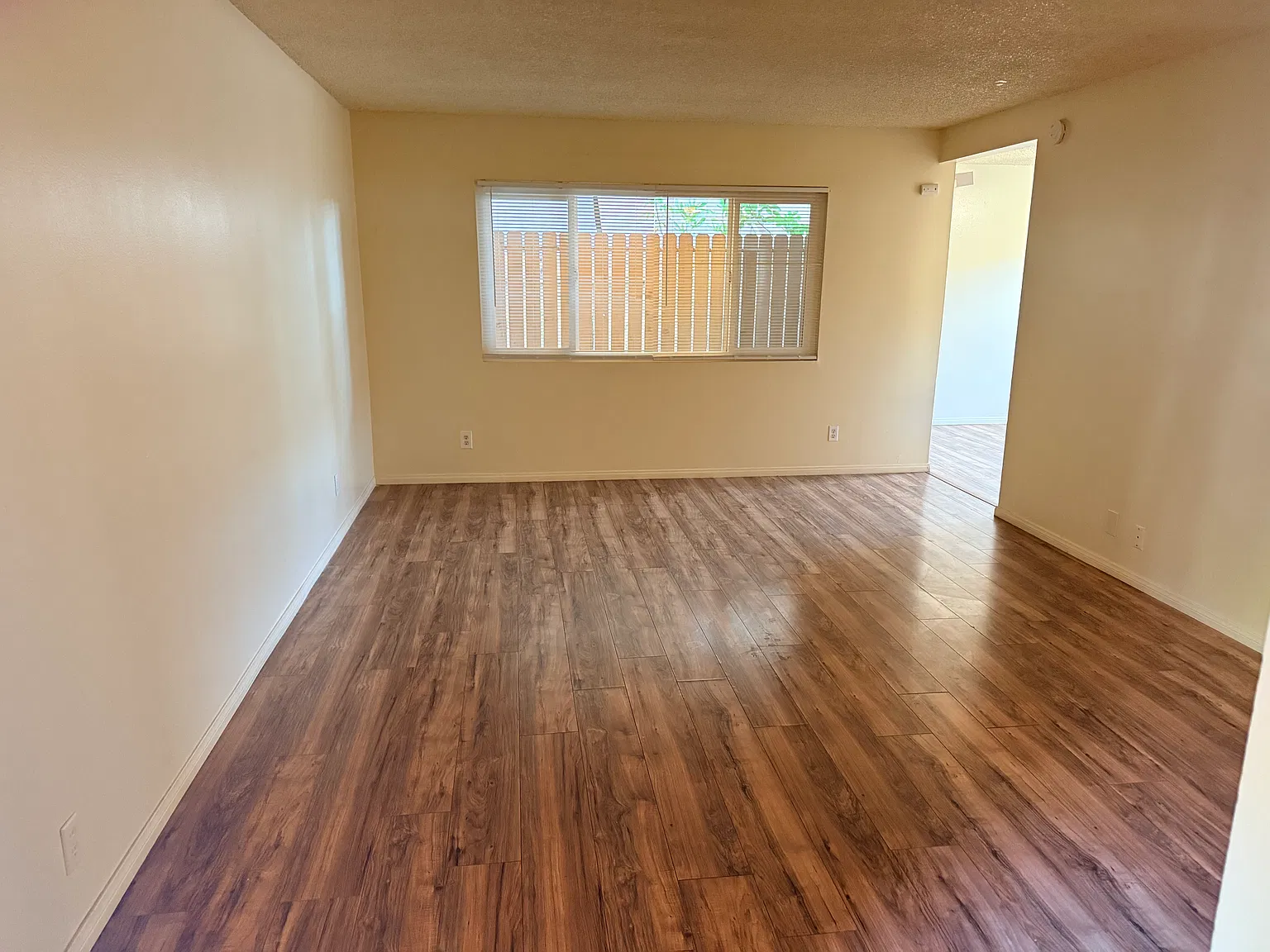 2 bed, 1000 sqft, $2,350 — Photo 2