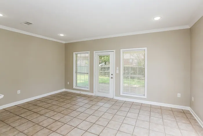 4 bed, 2.0 bath, 2150 sqft, $2,345 — Photo 3