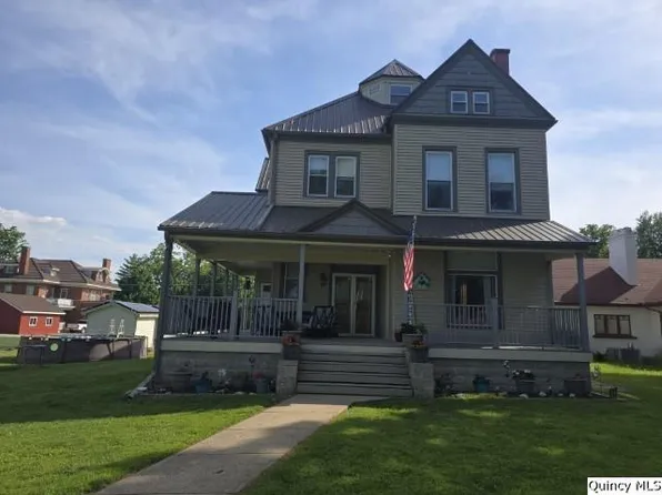 230 Fort Edwards Dr, Warsaw, IL 62379