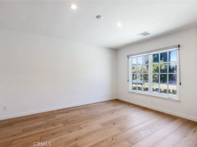 248 N Rexford Dr — Photo 12