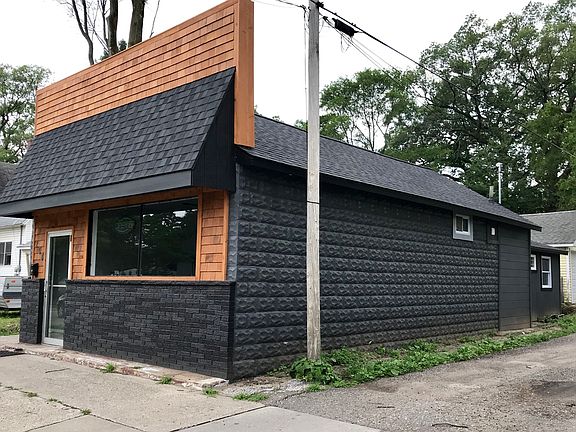 4th image of 208 S Madison St