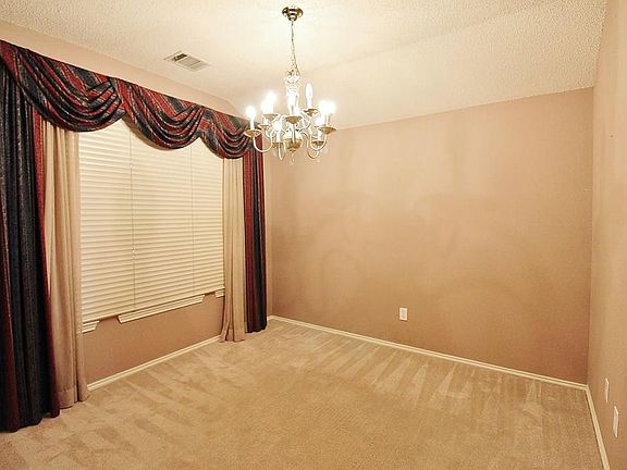 4th image of 1029 Essex Dr
