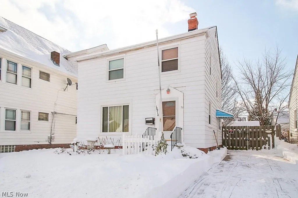 10810 Plymouth Ave photo 1