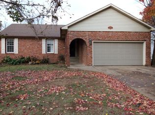 1375 E Woodgate St, Springfield, MO 65804