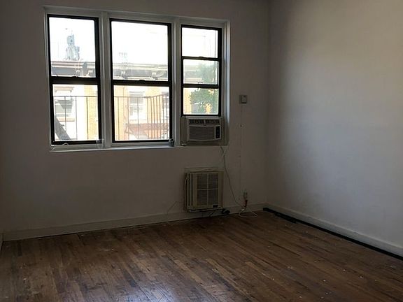 3rd image of 624 E 11th St APT 4D