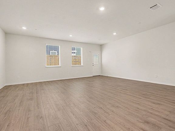 5th image of 125 Arbor Dr