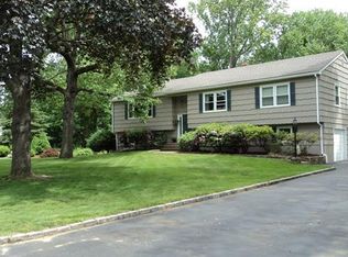 26 Colonial Dr, Trumbull, CT 06611