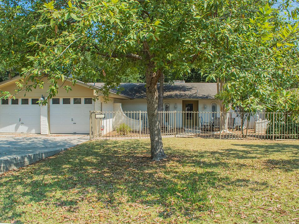 1st image of 250 Oakwood Blvd
