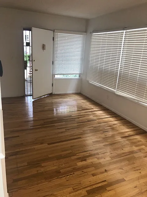 2 bed, 1.5 bath, 725 sqft, $2,550 — Photo 2