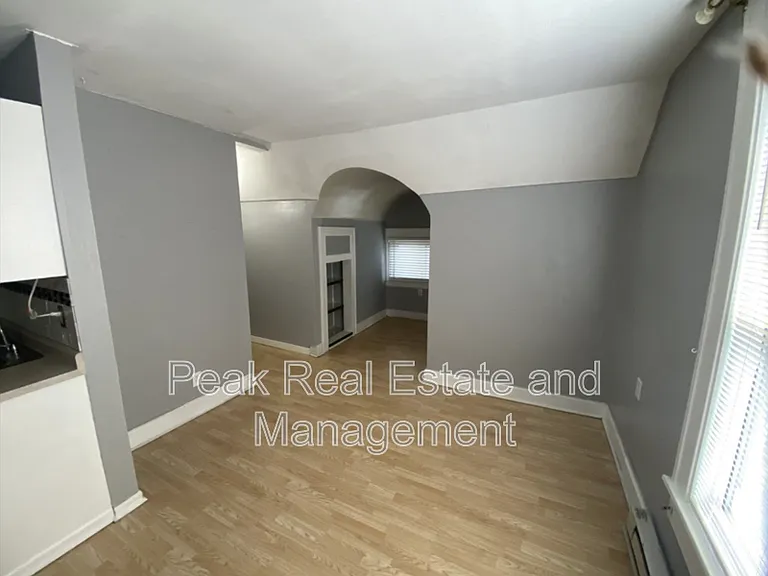253 Eastern Ave SE — Photo 8