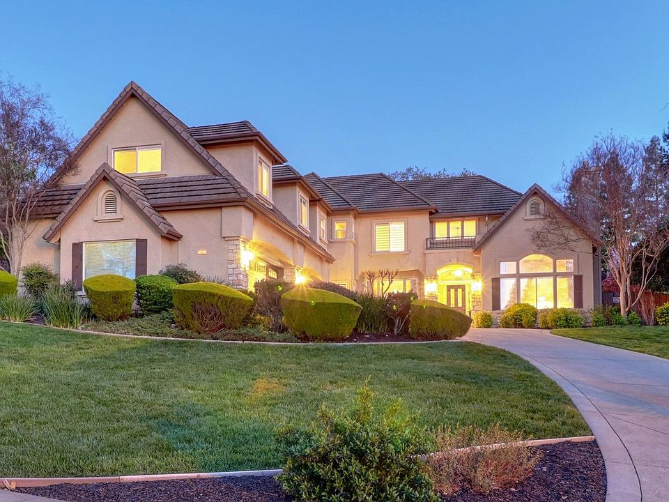 1st image of 483 Rockport Cir