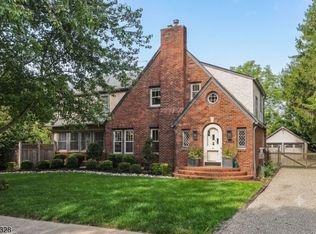 29 Orchard St, Mendham Boro, NJ 07945