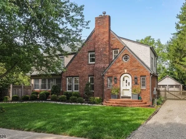 29 Orchard St, Mendham Boro, NJ 07945