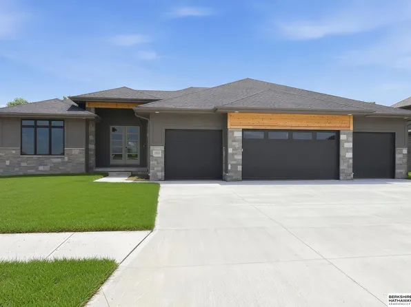 18505 Acorn Dr, Gretna, NE 68028