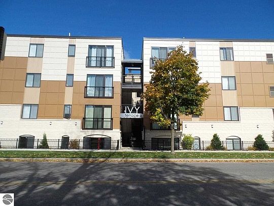 4th image of 115 E Eighth St Unit 10