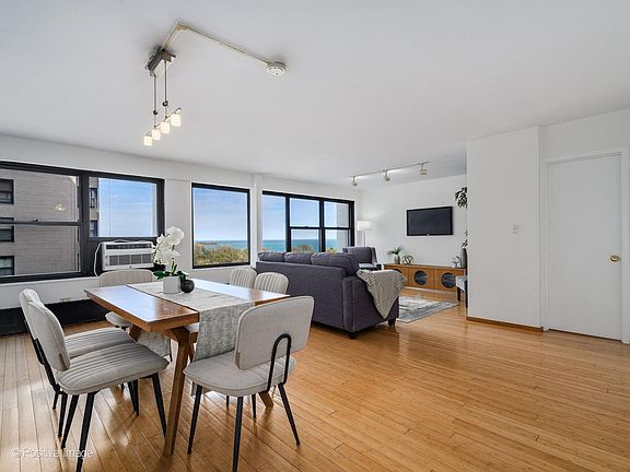 3rd image of 3420 N Lake Shore Dr APT 12HI