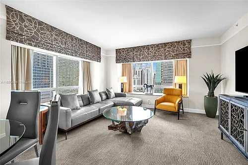 1435 Brickell Ave Photo 1