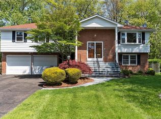 18 King Edward Rd, West Hartford, CT 06117