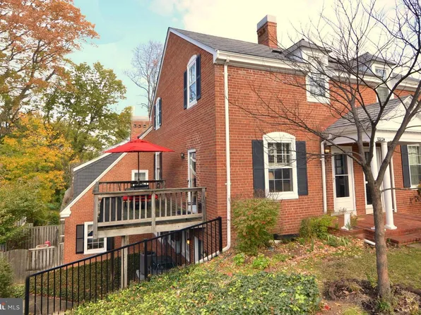 3310 S Wakefield St #B, Arlington, VA 22206