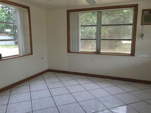 5th image of 901 W Village Dr
