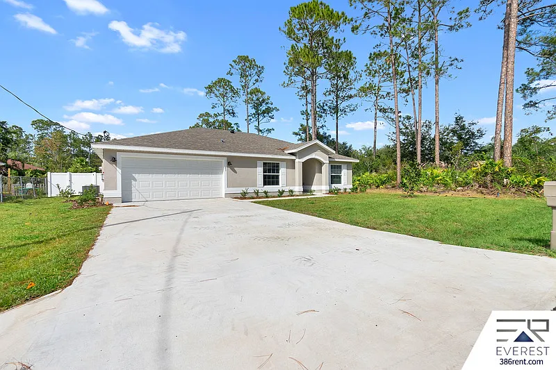 4 bed, 2.0 bath, 2321 sqft, $2,300 — Photo 3